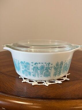 VTG Pyrex Turquoise Amish Butterprint 472 1.5 Pint Round Casserole Dish w/ Lid